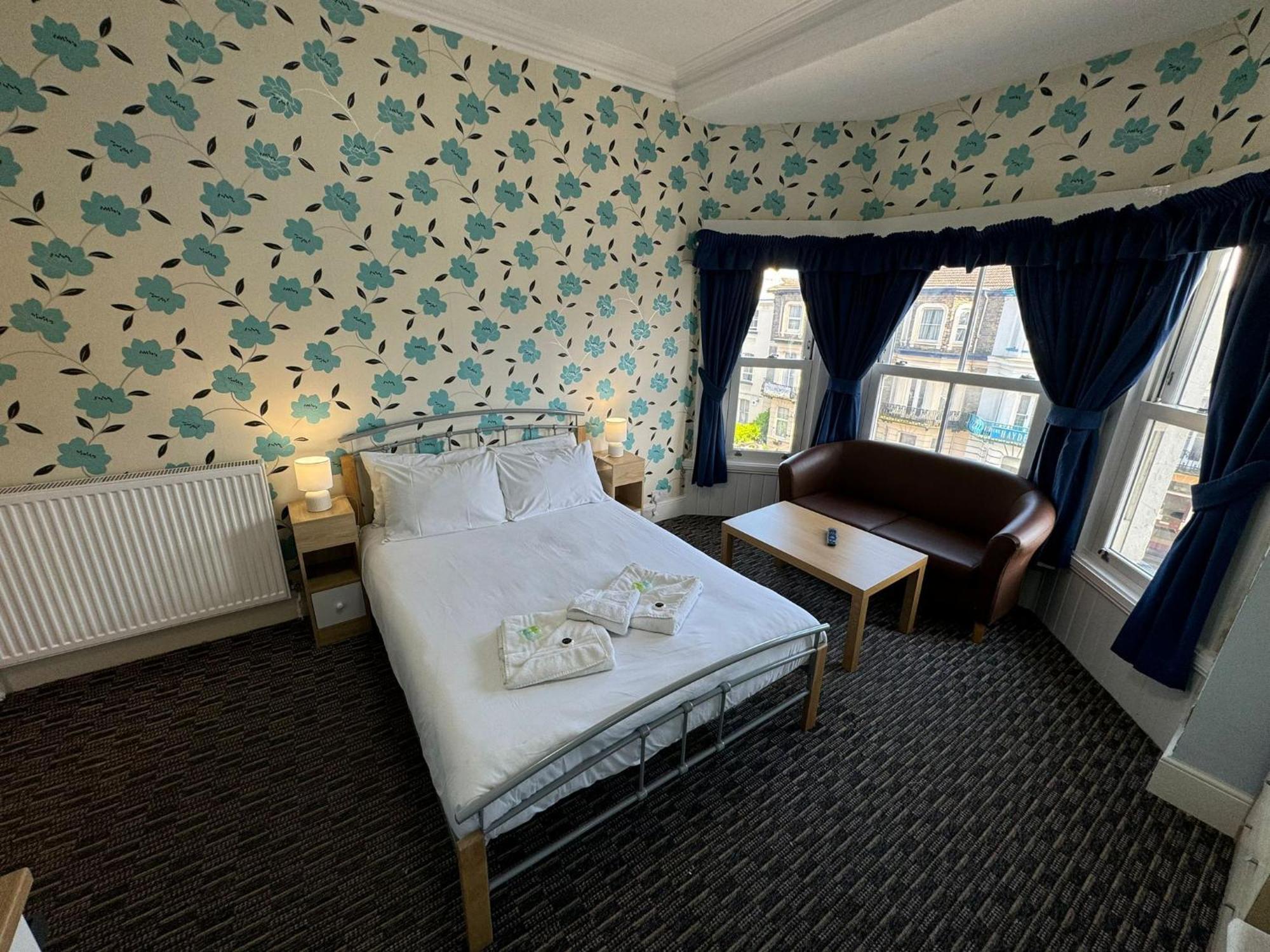 The Paradise Guest House Great Yarmouth Bagian luar foto